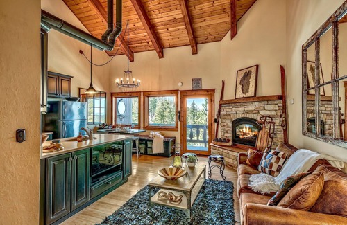 Tahoe Village Cabin | Mv8 lakeview across from Heavenly