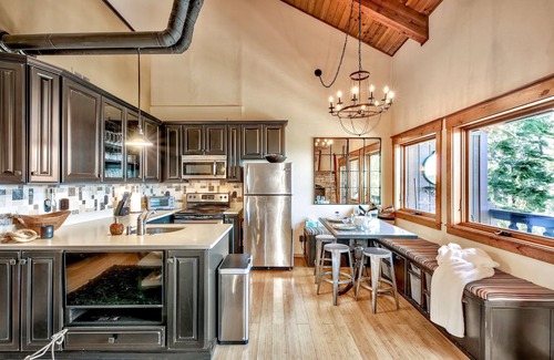 Tahoe Village Cabin | Mv8 lakeview across from Heavenly