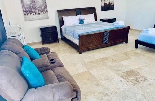 Manati Hotel | MwPi 204 Honeymoon Suite with Jacuzzi / Manati World Point Inn