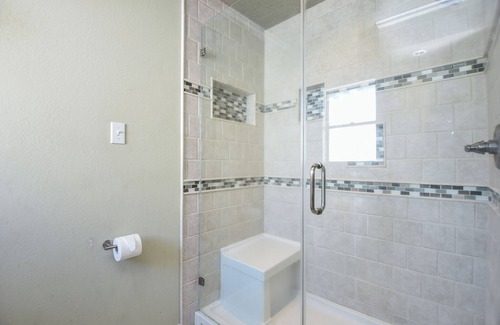 Alvin House | My Cozy Private place is a charming 1 room with a Pvt entrance and full bathroom