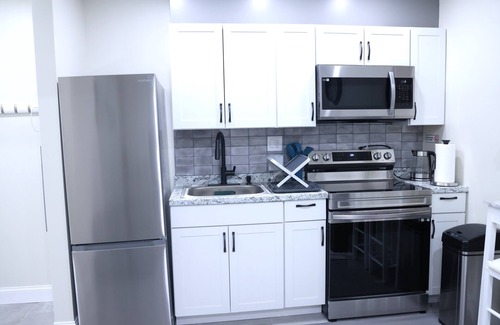 Elizabeth House | My Cozy-Snug Place - 1Brd - 8 mins to EWR