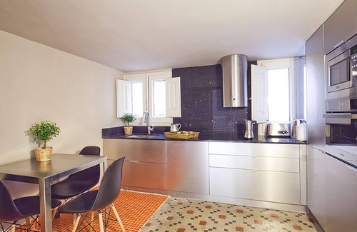 Eixample Apartment | My Space Barcelona 2 apartments on Rambla Catalunya for 14 pax