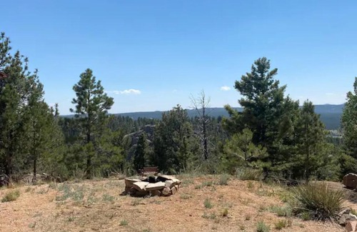 Florissant House | Mydnyt Mountain - The Retreat