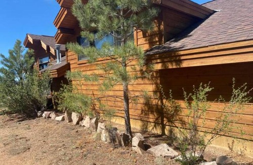 Florissant House | Mydnyt Mountain - The Retreat