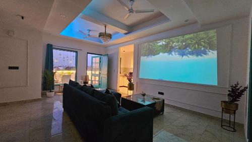 Gurugram Apartment | Mykonos Sky Penthouse Rooftop Pool 150" Cinema