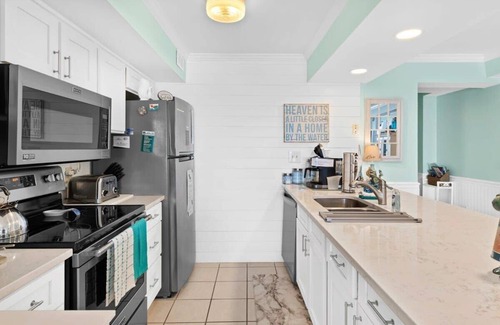 Cherry Grove Beach Condo | Myrtle Beach Oceanfront Condo with Pool Access!