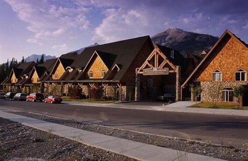 Canmore Hotel | Mystic Springs Chalets & Hot Pools