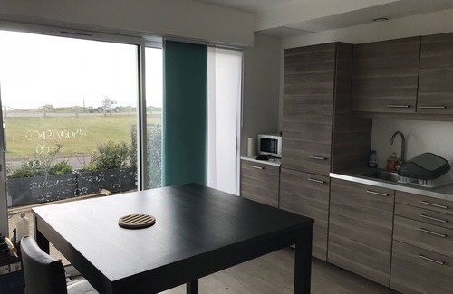 Plomodiern Apartment | n ° 7 located on the seafront, SOUTH direct access to the beach