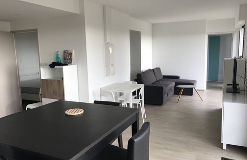 Plomodiern Apartment | n ° 7 located on the seafront, SOUTH direct access to the beach