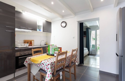 Niolon House | n2 803/5 000n'Renovated Gîte Calanques La Vesse' with mountain view, Wi-Fi and air conditioning