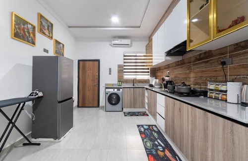 Ofin House | n3BR Lekki | 5min to Beach | Perfect for Couple Family+ Free Airport fast track
