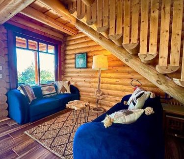 Csucshegy Ski Chalet | Naarden with Sauna and Jacuzzi