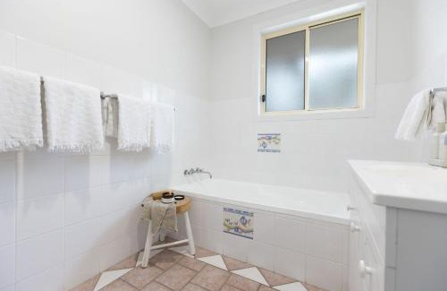 Yamba House | Nabilla Court - Canal Front Duplex