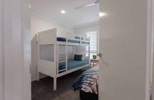 Yamba House | Nabilla Court - Canal Front Duplex