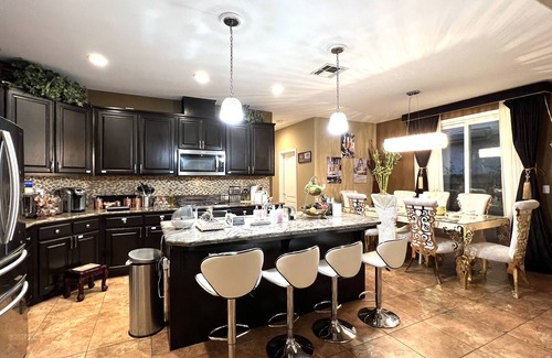 Tracy House | Nabor(6) cozy comfortable adorable stand-alone with private bathroom