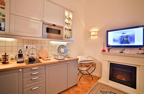 Inner City Budapest Apartment | Nadi's Home – Heart of Budapest