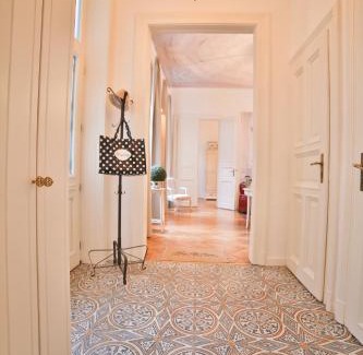 Inner City Budapest Apartment | Nadi's Home – Heart of Budapest