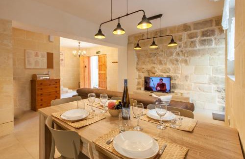 Nadur House | Naduri, Beautiful Gozitan Villa plus Pool - Happy Rentals