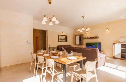 Nadur House | Nadurija, So Nice Gozitan Villa + Pool - Happy Rentals