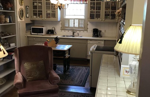 Fredericksburg House | Nannettes Short Term Rental- STR PERMIT# FBGTX- 17040