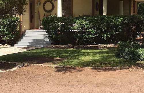 Fredericksburg House | Nannettes Short Term Rental- STR PERMIT# FBGTX- 17040