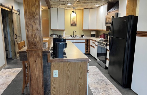 Bouvet Island House | Nanny's Place-Cozy Entire Home Getaway B&B by Shawnee Hills Wine Trail and Parks