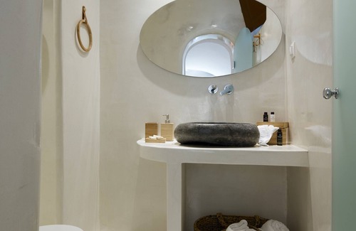 Exo Gonia House | Nano Suites