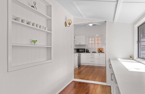 East Brisbane House | Nans House! 2bed, 1bath, 1car ~ East Brisbane