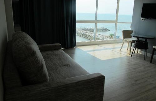 Na Chom Thian Hotel | Nantra Pattaya Baan Ampoe Beach