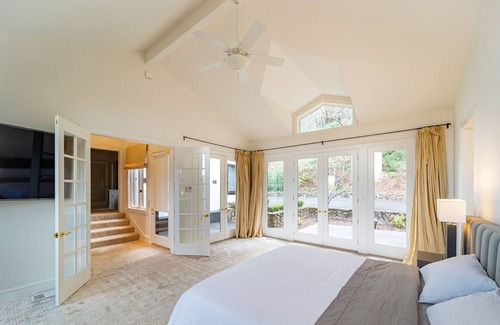 St. Helena House | Napa Luxury Vacation Estate with Pool!