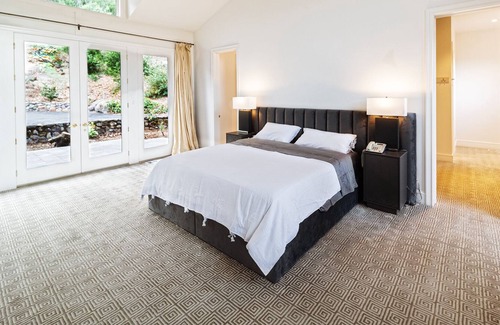 St. Helena House | Napa Luxury Vacation Estate with Pool!