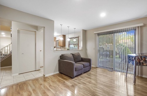 Fox Valley House | Naperville Rental - Woodview Ln