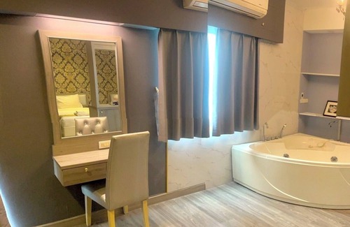Bang Sao Thong Hotel | Napheera Royal Tel