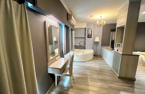 Bang Sao Thong Hotel | Napheera Royal Tel