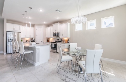Naples House | 🌴 Naples Reserve Lakeview Escape | Lanai w/Pool & Hot Tub, Outdoor Kitchen, EV & Pet Friendly