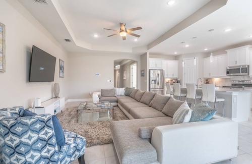 Naples House | 🌴 Naples Reserve Lakeview Escape | Lanai w/Pool & Hot Tub, Outdoor Kitchen, EV & Pet Friendly