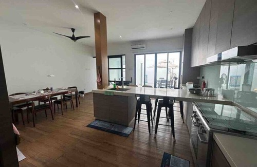 Pelabuhan Klang House | Nara s Luxe Villa#pooltable#karaoke#partyhouse