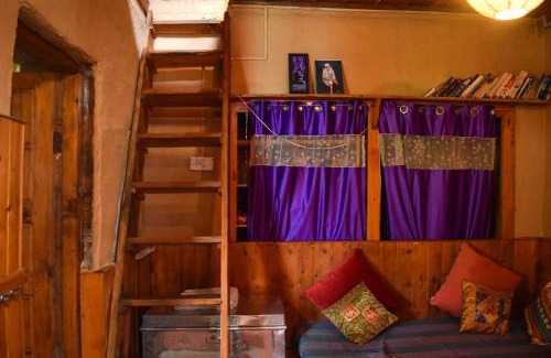 Banjar Apartment | Narayan Homestay Cottages