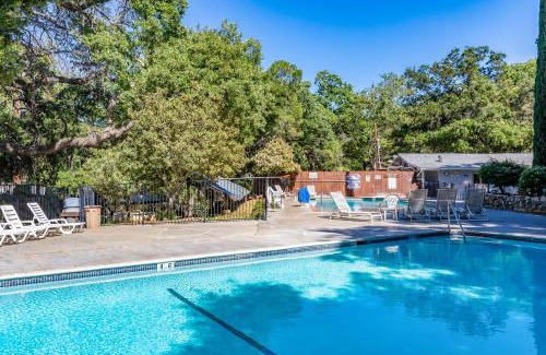 Trenton Resort | Narrows Too Camping Resort Cabin 6