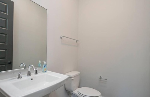 Nashville House | Nash Boutique Stay 3 bd Parking 12 min to DT