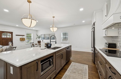 Salemtown House | Nash Urban Oasis w/Rooftop & Modern Amenities!