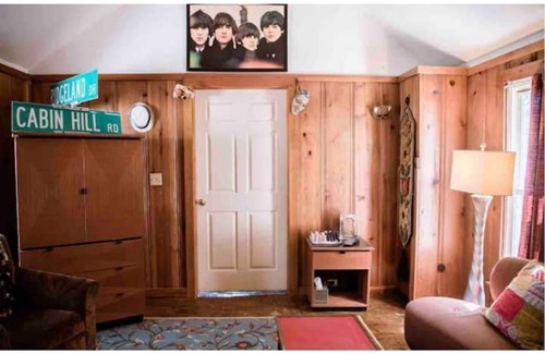 Donelson House | Nashville Cool Space - 2acres, comfy beds, fun!