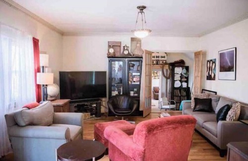 Donelson House | Nashville Cool Space - 2acres, comfy beds, fun!
