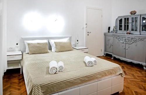 Stari Grad Apartment | Natalie's Home