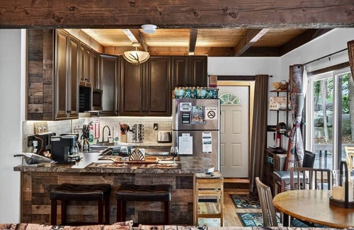 Lake Ariel Ski Chalet | National Harvest Fest Oct 7-8&14-15th Hideout Pocono Chalet Free Parking&Coffee!