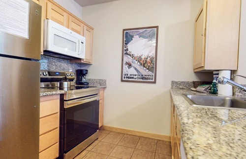 Mammoth Lakes Condo | Natural Light & Updated. Quiet Area, Pool & Hot Tub On-site. Near Bike Trails