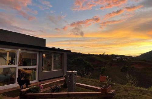 Calima House | Natural Tiny house , frente al lago