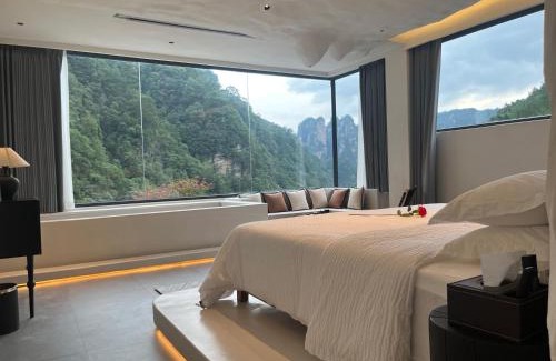 Wulingyuan House | Nature Eco Designer Hotel-Avatar mountain view,Bubble Pool,Free shuttle to south gate of Park Entrance,Local trip plan & Tourism Service,Full Renovation for 10 months