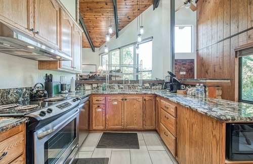 Yosemite Forks House | Nature's Embrace Book 4 nights and get 5th night free