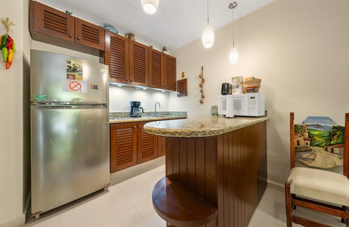 Centro - Supmza 001 Condo | Nautibeach Resort Deluxe ground floor apartment